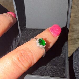 Elegant Silver and Green Gemstone Ring